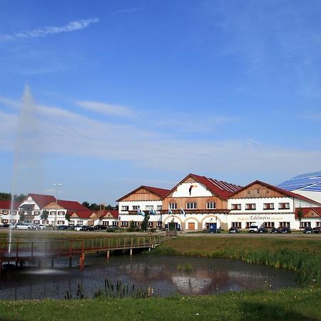 Hotel Hamburg-Wittenburg Van Der Valk Екстериор снимка