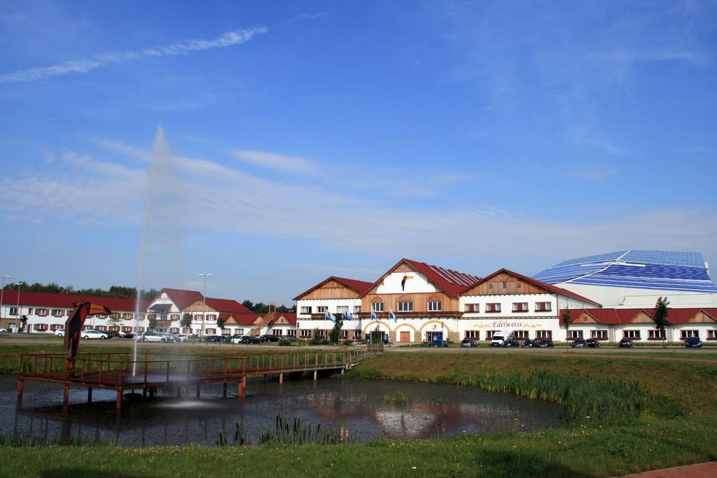 Hotel Hamburg-Wittenburg Van Der Valk Екстериор снимка