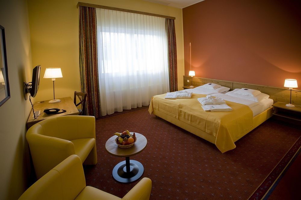 Hotel Hamburg-Wittenburg Van Der Valk Екстериор снимка
