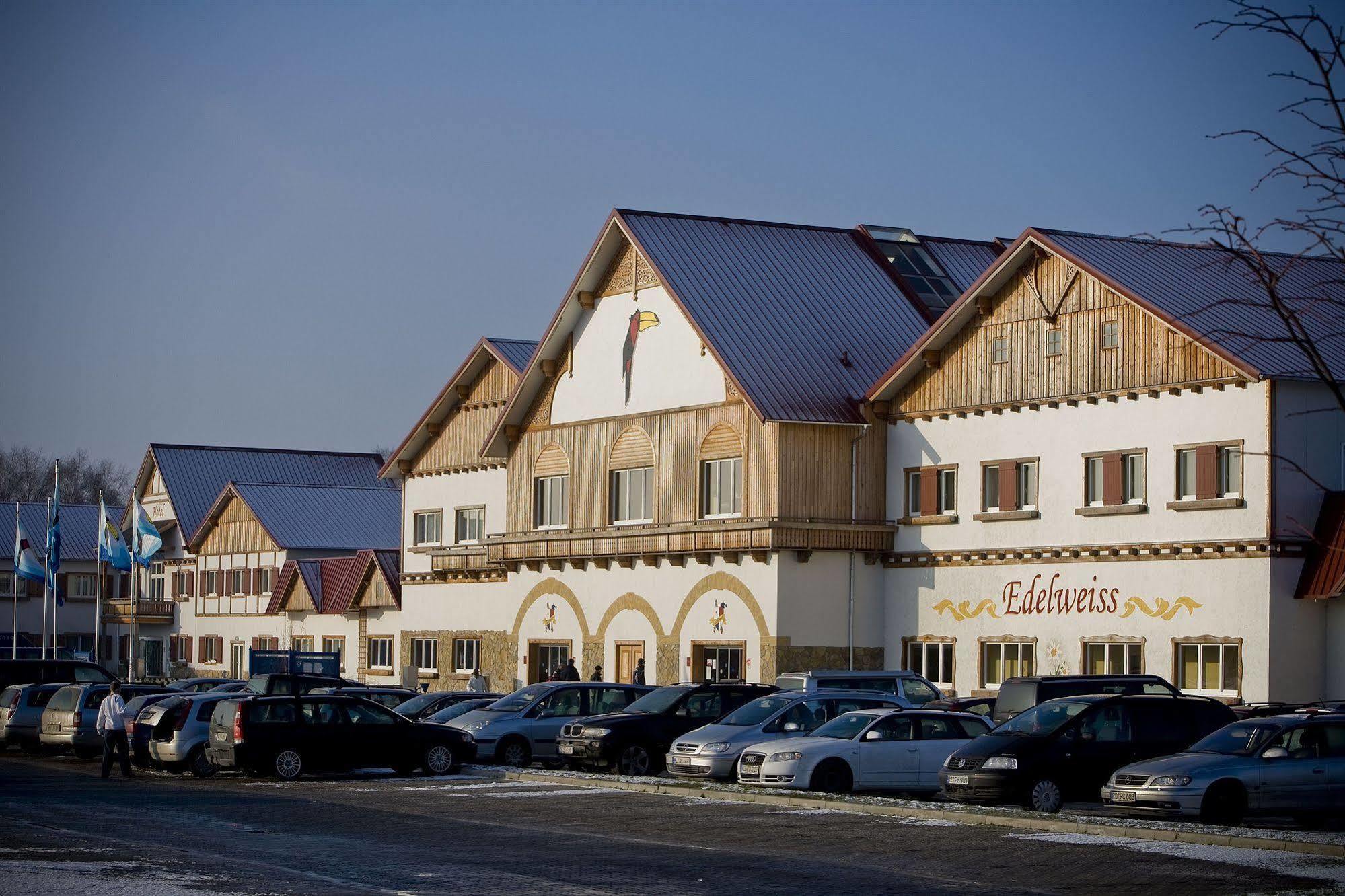 Hotel Hamburg-Wittenburg Van Der Valk Екстериор снимка