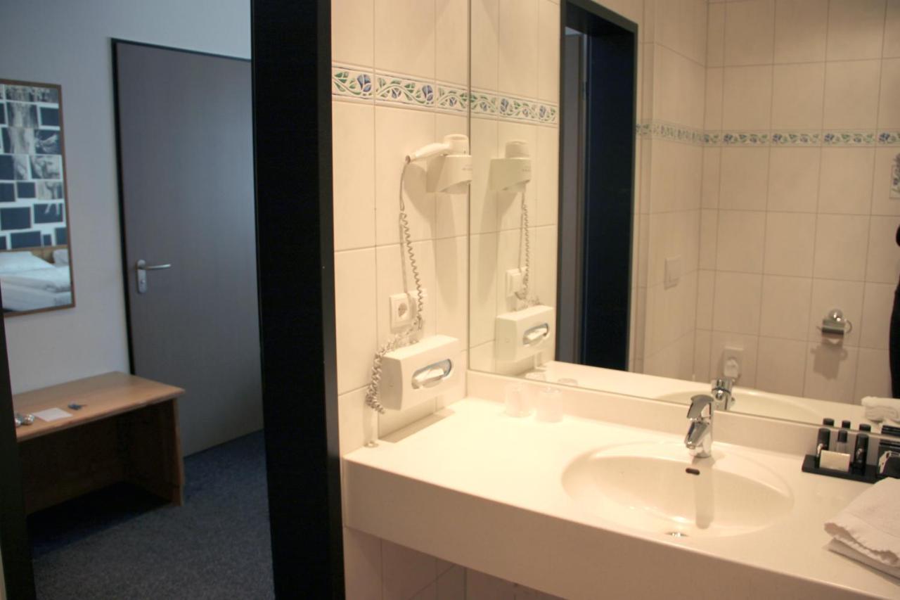 Hotel Hamburg-Wittenburg Van Der Valk Екстериор снимка